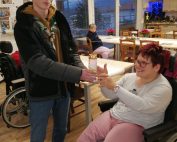 Skavti so v našo bivalno enoto prinesli betlehemsko luč