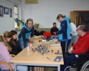 Ustvarjanje voščilnic in novoletnih okraskov na dnevu odprtih vrat