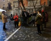 Prvi javni nastop glasbene skupine sredi Pogačarjevega trga