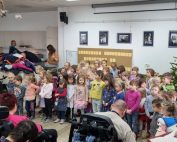 Zborček se postavi!