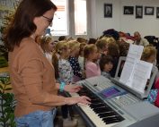 Melodija gre v ušesa...