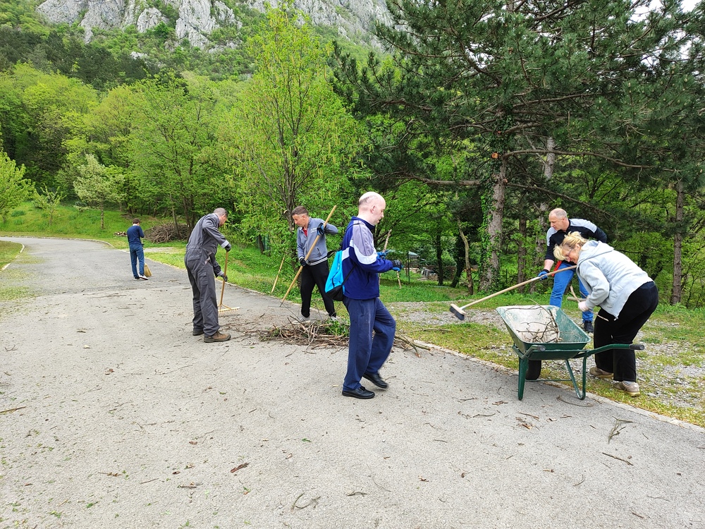 V Kampu Tura odslej pomagamo pri urejanju okolice