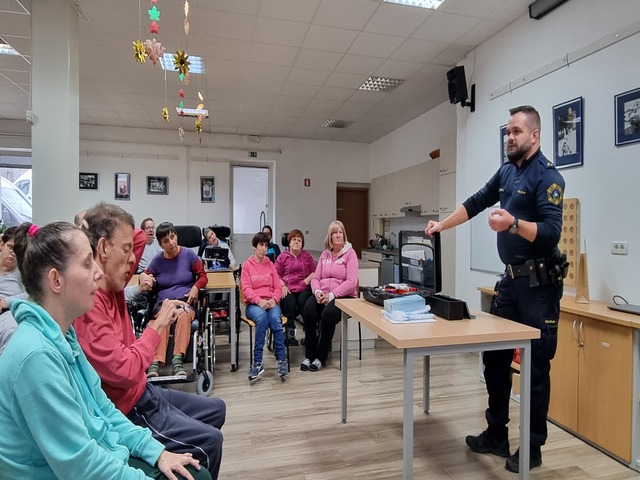 Kriminalistični tehnik Urban Troha nam je predstavil kako poteka zbiranje dokazov