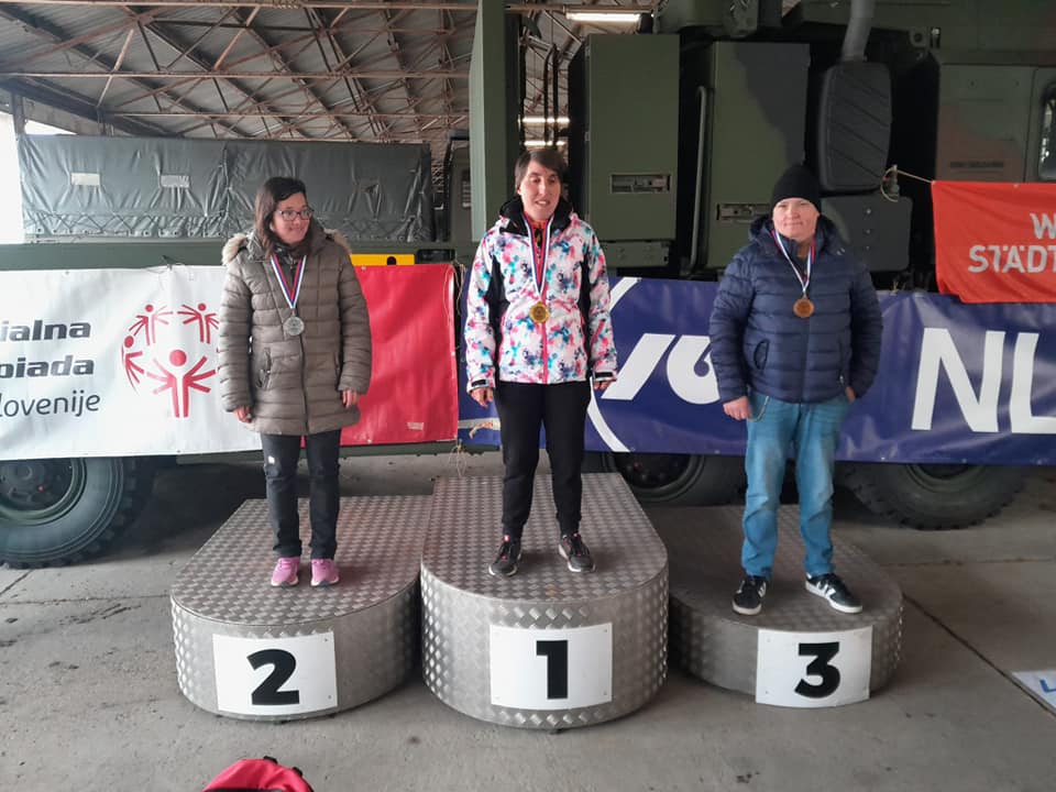 Naša kolesarka Katja na stopničkah - osvojila je tretje mesto