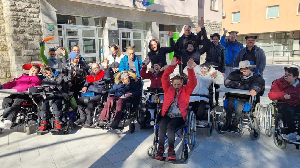"Pustni sprevod" po Vipavi