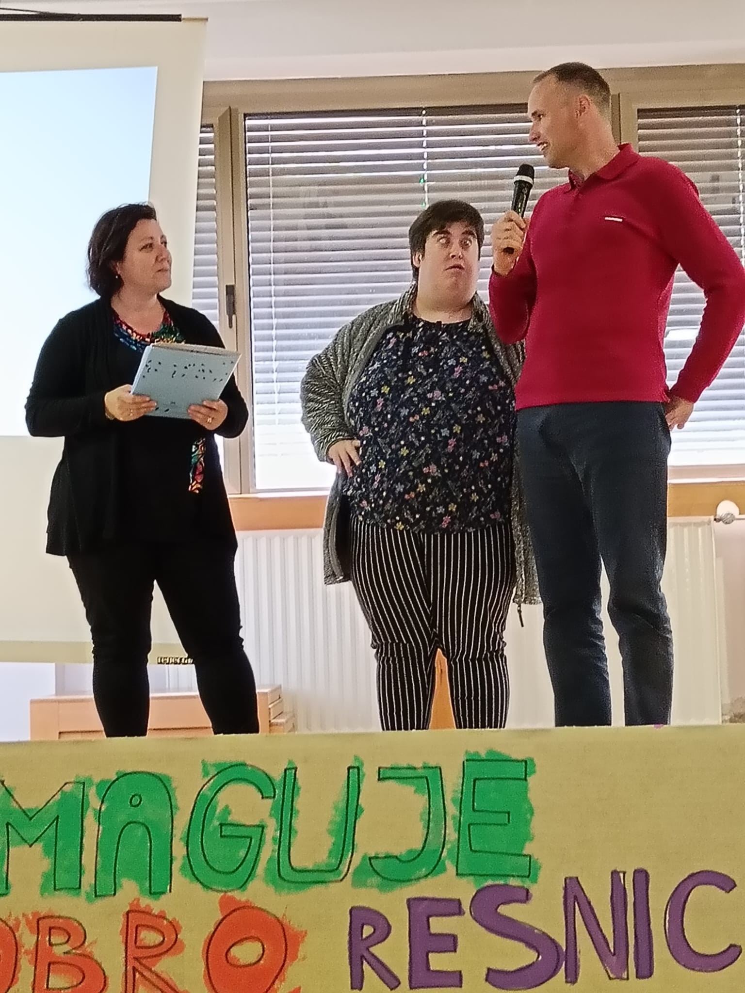 Člana samozagovorniške skupine VDC Ajdovščina-Vipava z mentorico