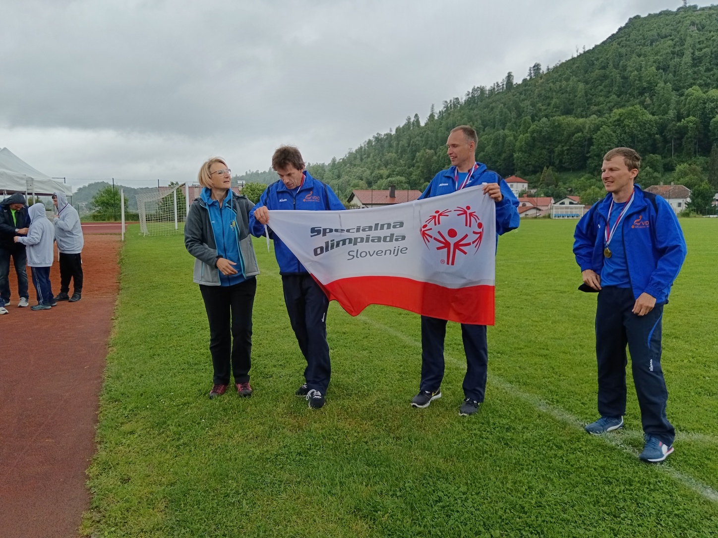 Simboličen prevzem zastave SOS