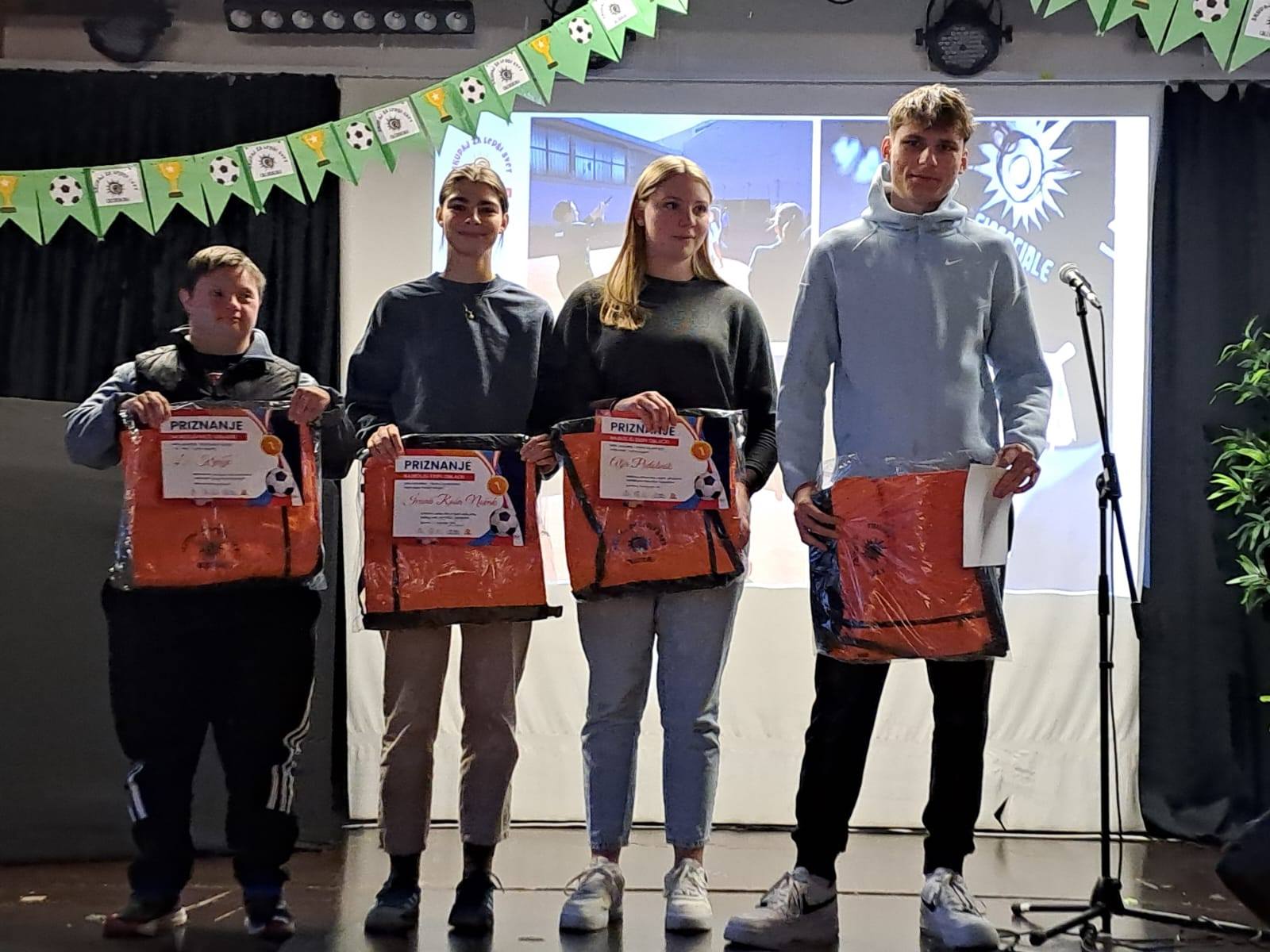 Uporabniki VDC Ajdovščina - Vipava so bili skupaj z otroci in mladostniki iz različnih organizacij del projekta Socialni nogomet