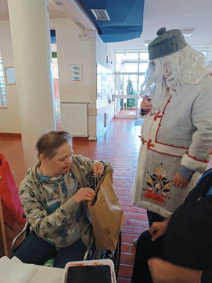 Obdaril nas je decembrski dobri mož