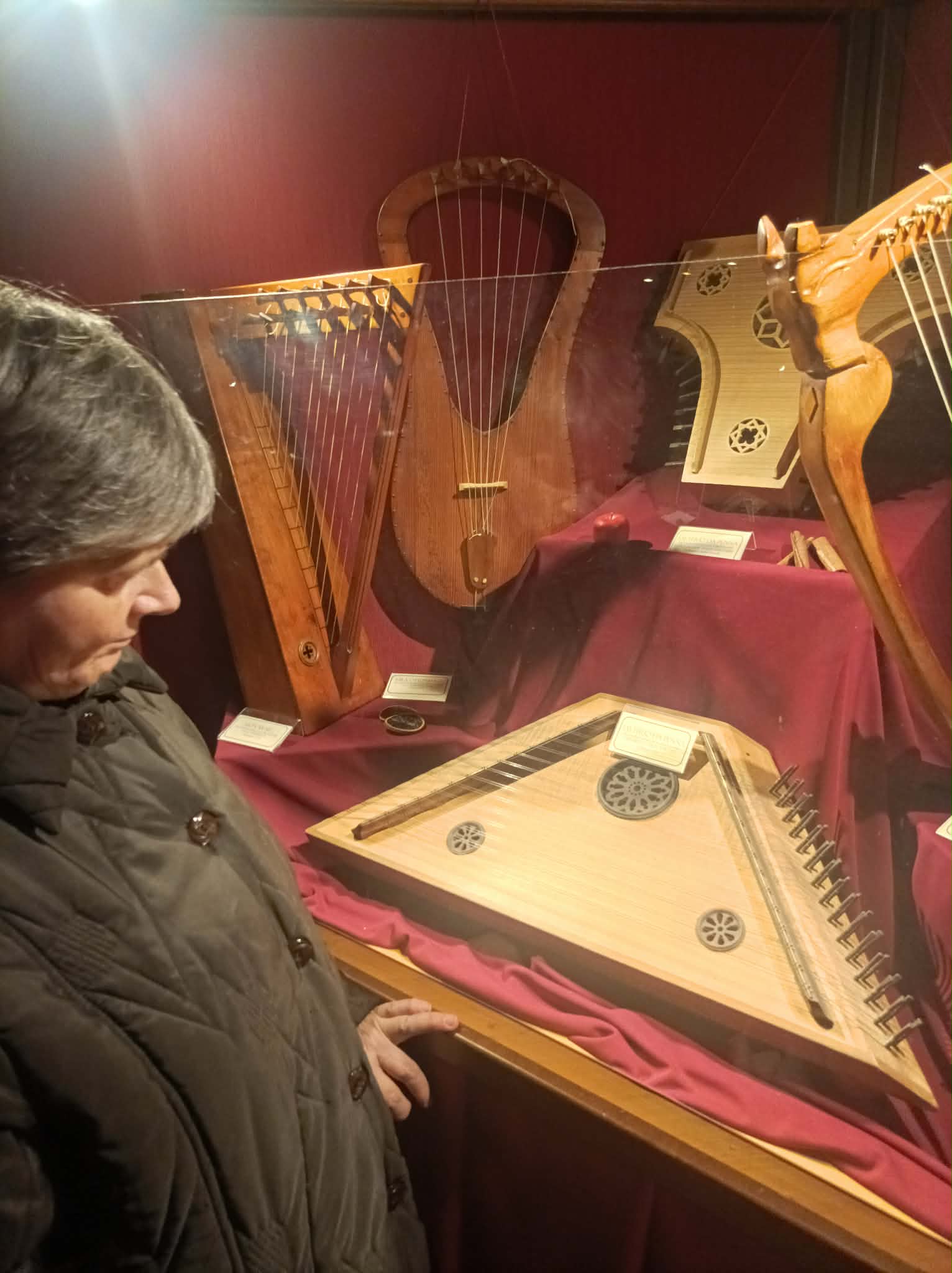 Z zanimanjem smo si ogledali zbirko srednjeveških glasbil