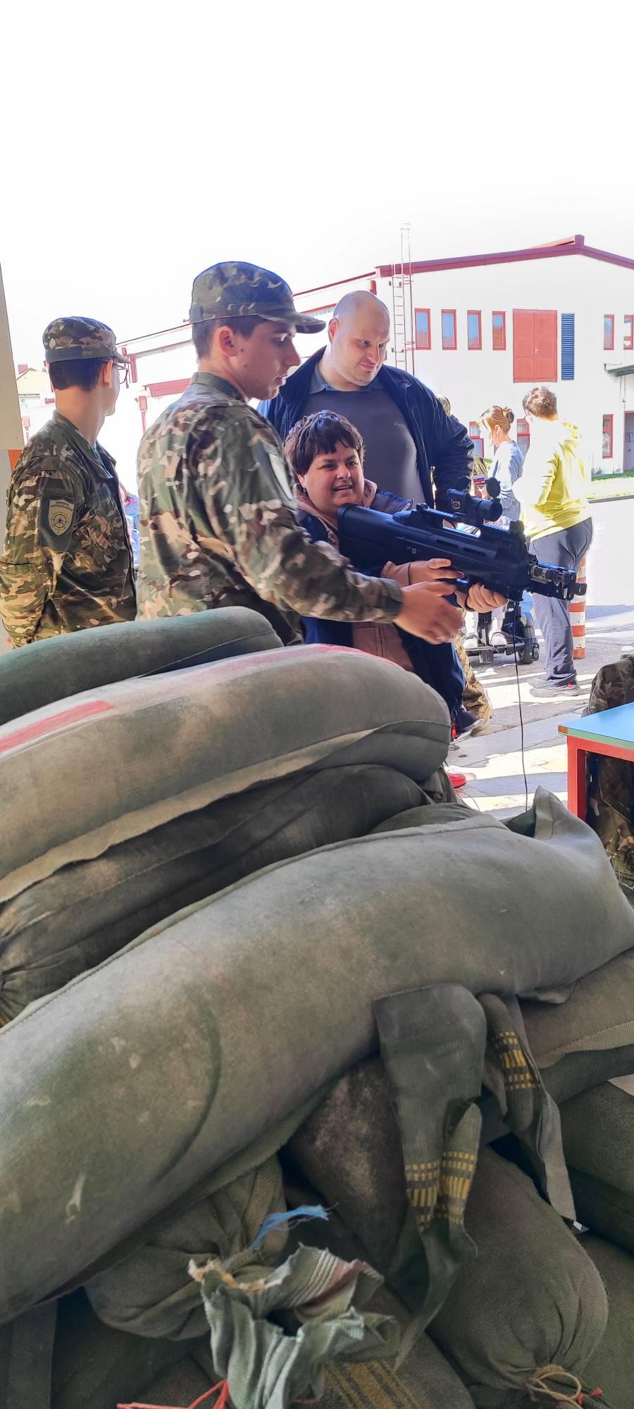 Spoznavali smo vojaško opremo