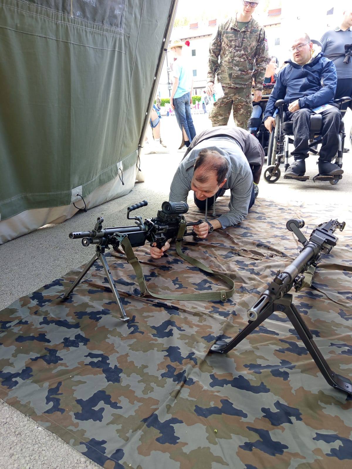 Spoznavanje kako je streljati iz ležečega položaja