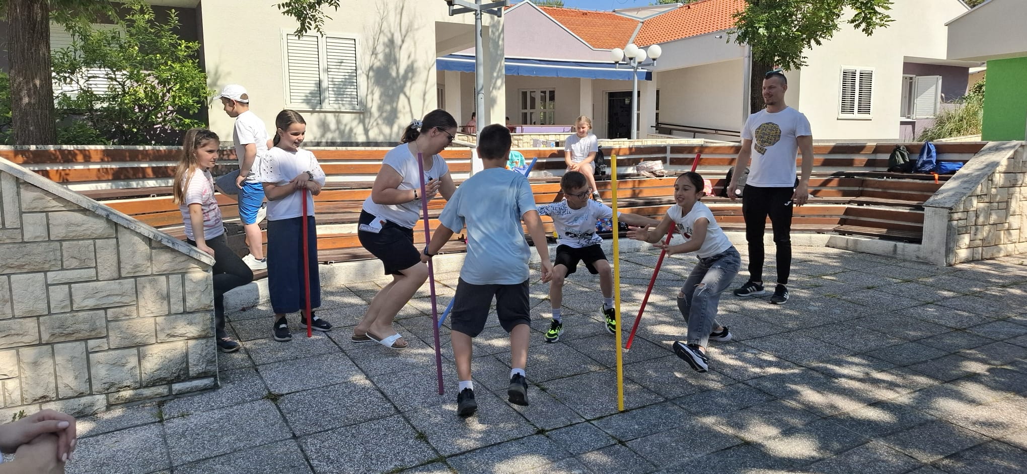 V Centru Mir se glasbenice VDC Ajdovščina - Vipava družijo s tamkajšnjimi otroci in mladostniki s posebnimi potrebami